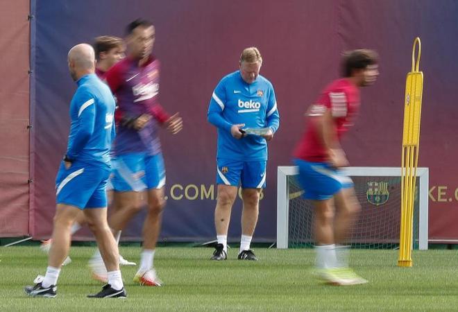 ¡El entrenamiento previo del Barça al comunicado de Koeman!