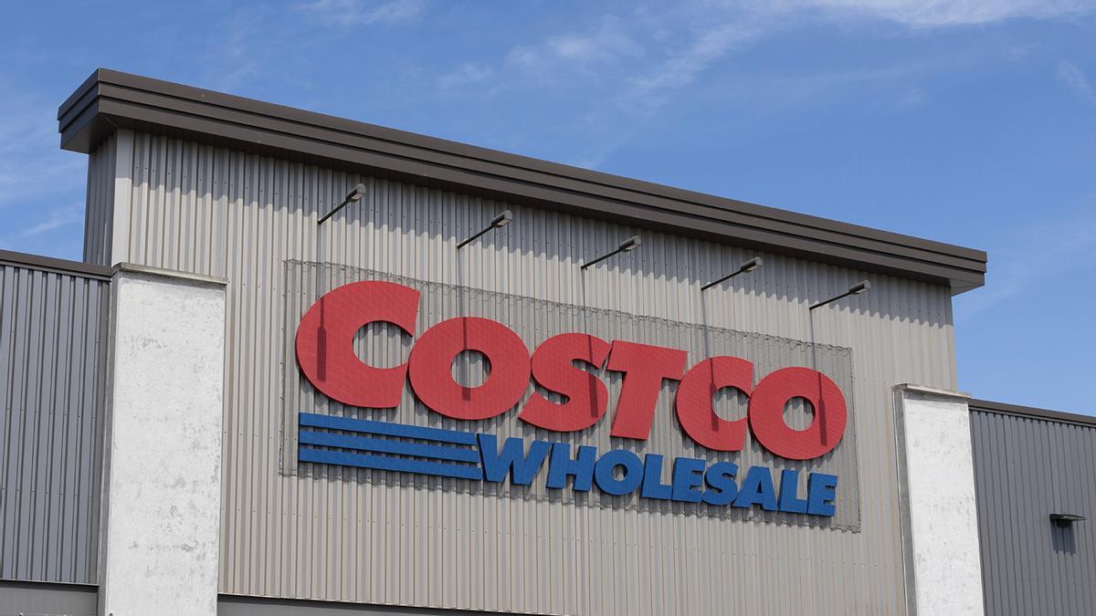 Trabajo de 5 días laborales con 2 días de descanso y sueldos de 1.300 euros hasta los 2.000 euros mensuales: las condiciones laborales de un trabajador de Costco, que ahora se instala en Asturias y los roles más demandados