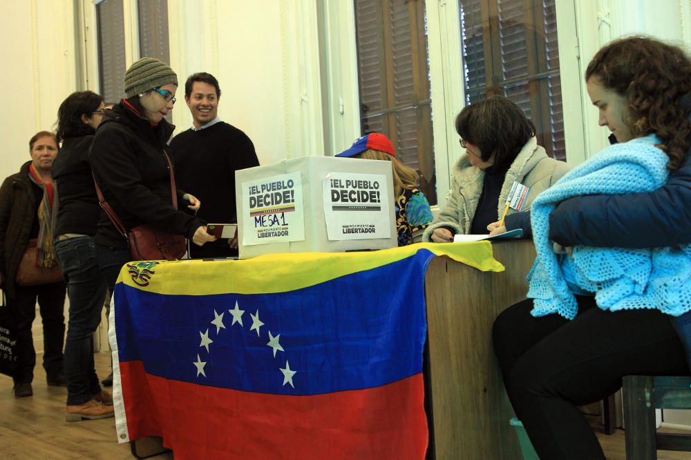 Los venezolanos votan en masa contra la Asamblea Constituyente de Maduro