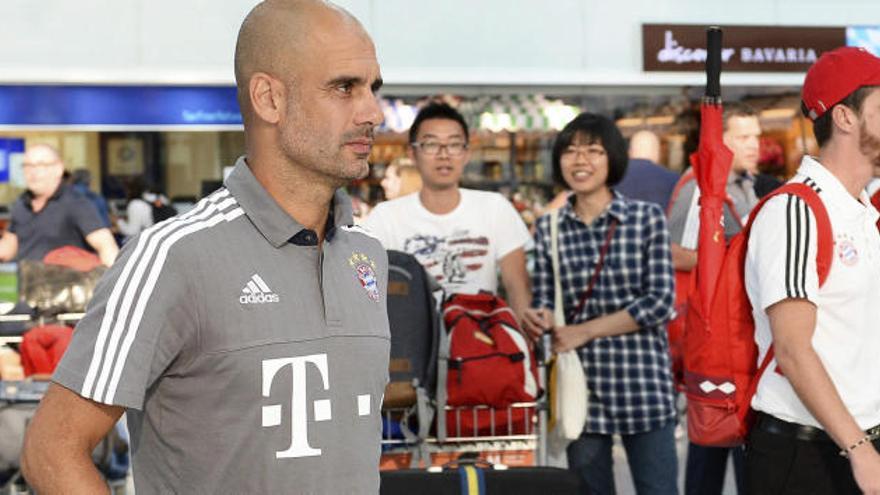 Pep Guardiola, rumbo China en el aeropuerto de Múnich.