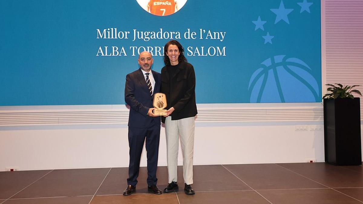 Alba Torrens fue elegida mejor jugadora balear del año en la Gala de la FBIB