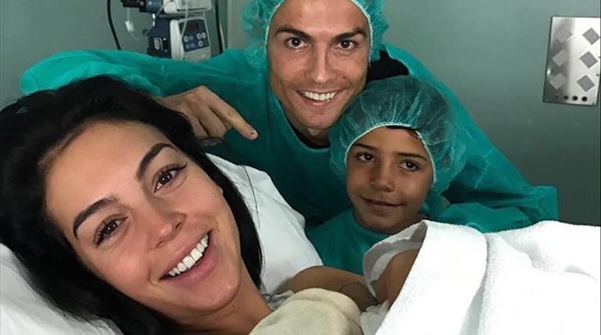 zentauroepp40922535 cristiano ronaldo tiene un hijo y lo pone en instagram171207181644