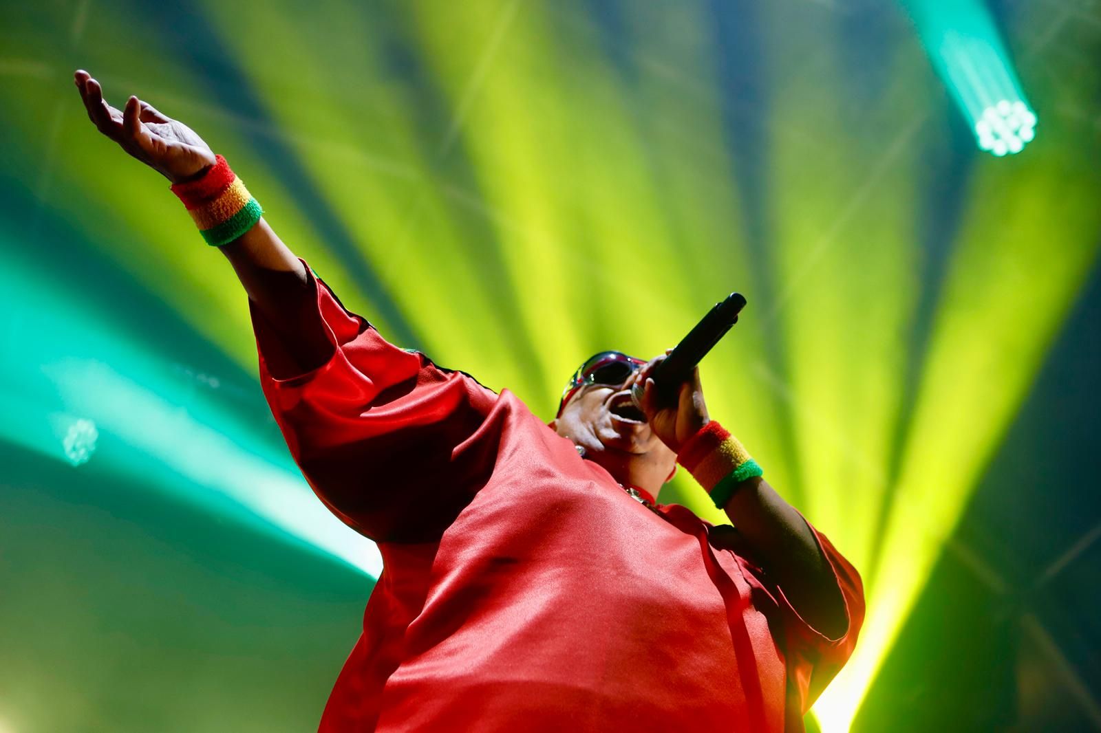 EN IMÁGENES | King África y Boney M. ponen a bailar a Zaragoza en la Estación del Norte