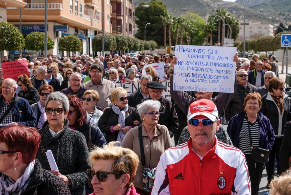 Manifestación en Elda-Petrer por la subida de las pensiones.