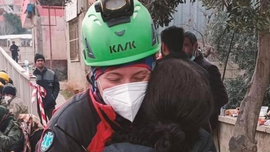 Eva Pérez treballant a la zona del terratrèmol | GIRECAN