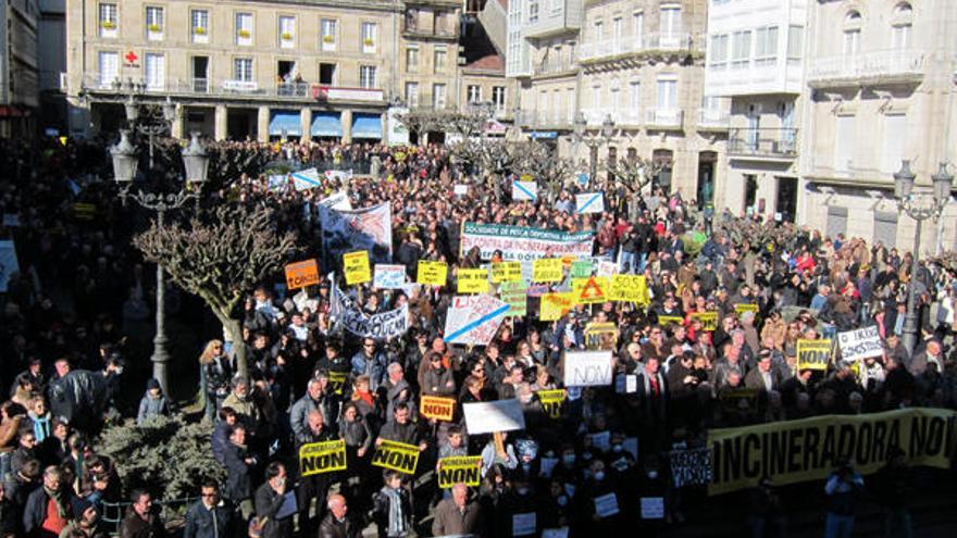 Unas 4.000 personas protestan en contra de la planta de O Irixo