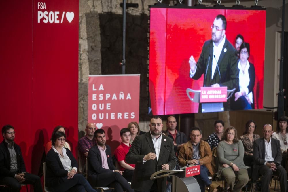 Mitin del PSOE y paseo de Carmen Calvo por Oviedo