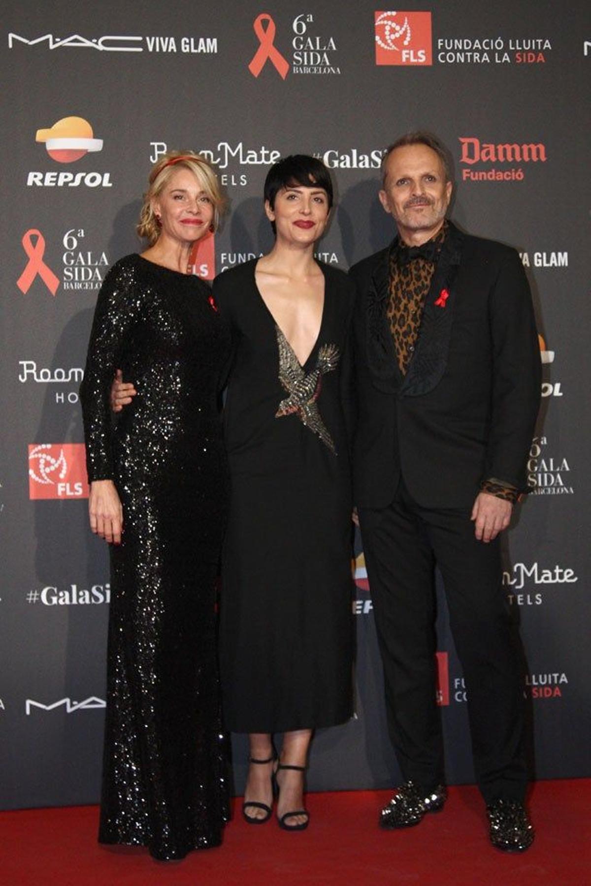 Belén Rueda, Bárbara Lennie y Miguel Bosé, en la gala la Lucha contra el SIDA 2015.