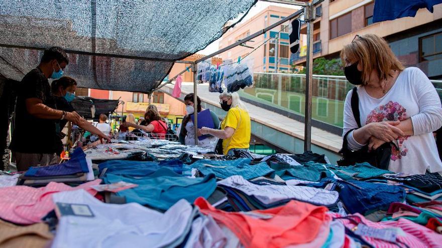 Vendedores y usuarios se mostraron satisfechos por la vuelta del mercado ambulante al centro de Vila-real.