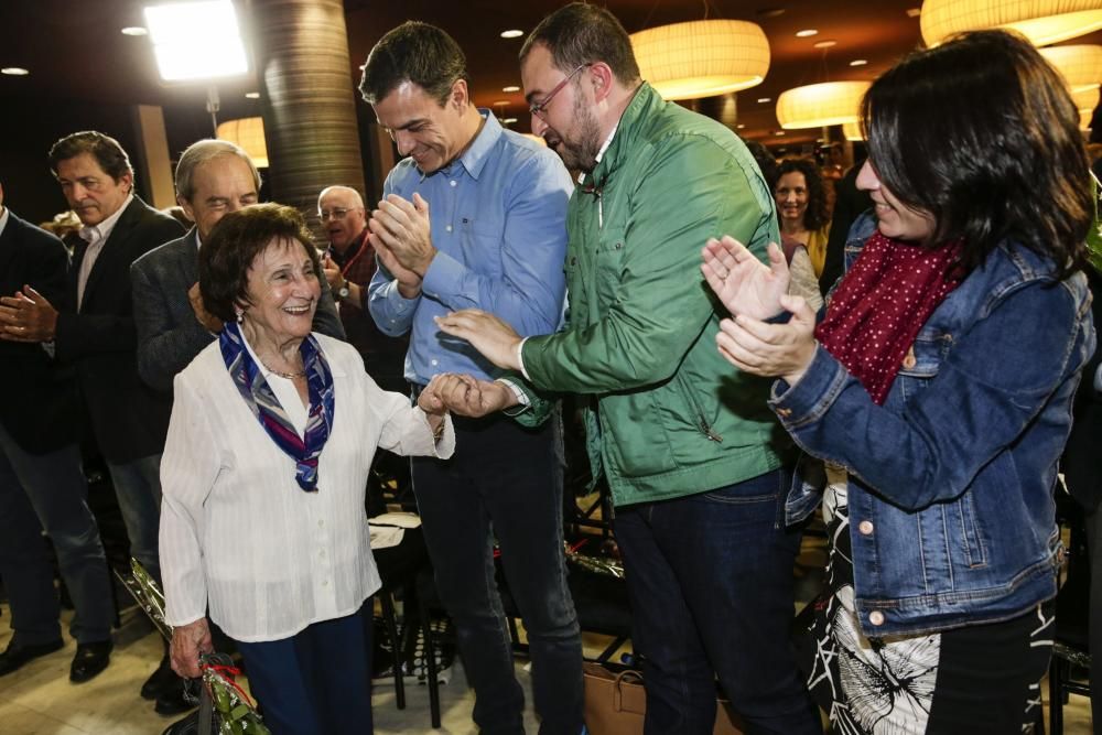 Pedro Sánchez participa en la Fiesta de la Rosa en Oviedo