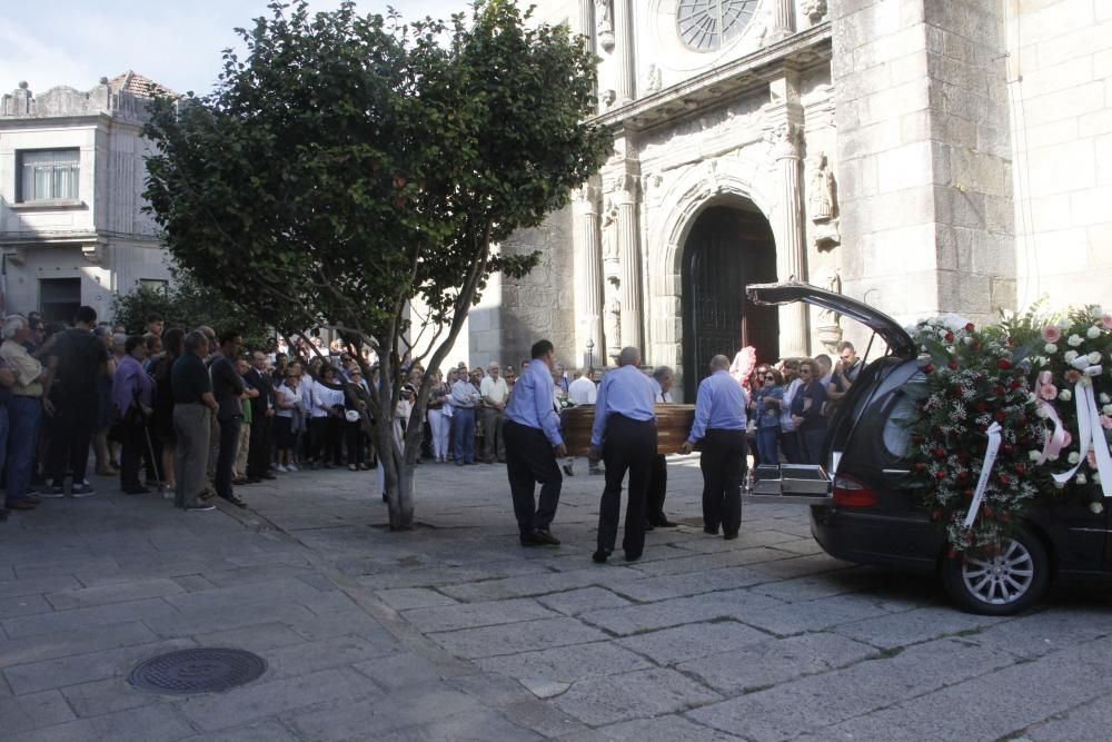 Multitudinario adiós a Fina Acuña