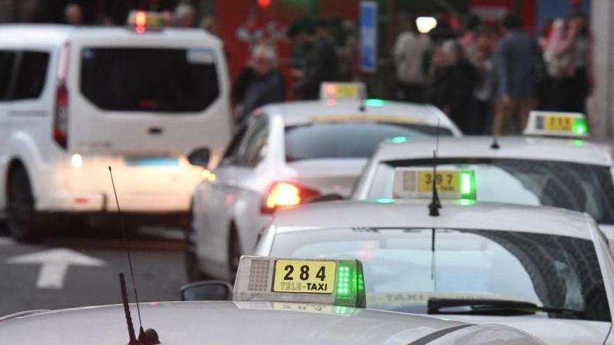 Parada de taxis del Obelisco en A Coruña.