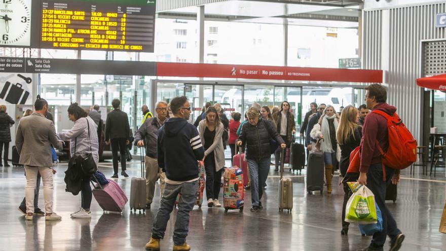 Los servicios mínimos &quot;desbloquean&quot; la huelga del ferrocarril en Alicante