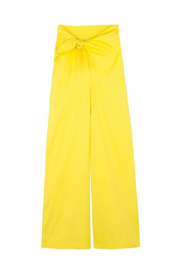 Pantalón 'oversized' con nudo, de Bershka, 19,99 euros