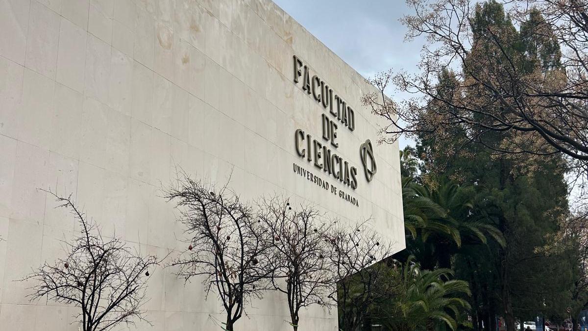 Minutos de silencio y mensajes de apoyo tras el asesinato de la grancanaria Claudia Tacoronte en México