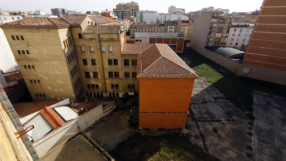 Imagen aérea del antiguo colegio Jesús y María, en la calle Cortes de Aragón de Zaragoza.