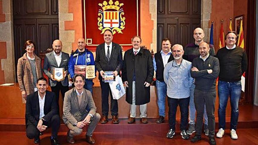 Foto de grup ahir al saló de plens amb els visitants italians