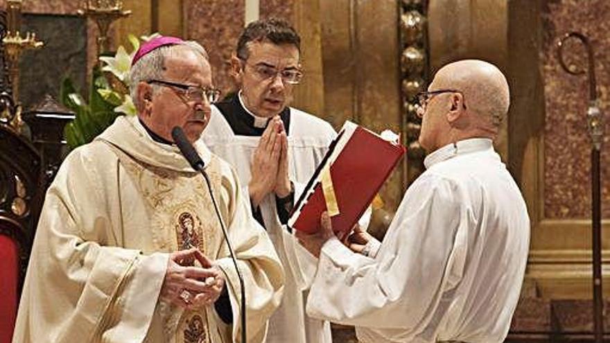 El obispo de Zamora en la eucaristía pontifical de ayer.