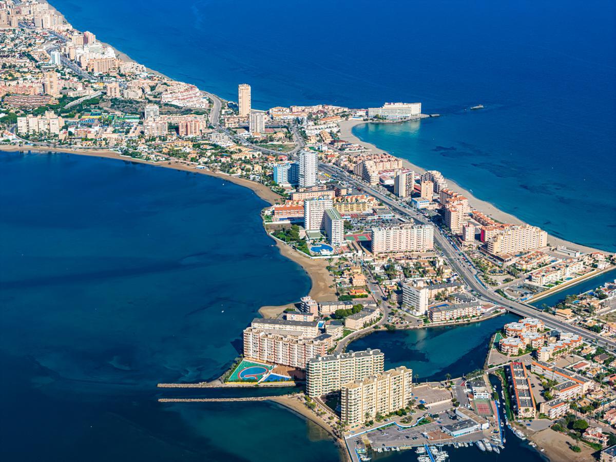 Una gran avenida casi rectilínea que mide más de 19 kilómetros.