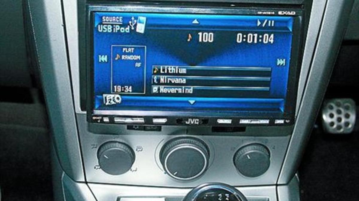 Receptor de radio digital (DAB) en un automóvil.