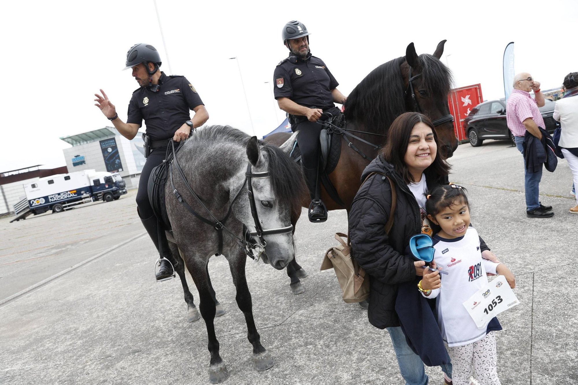 En imágenes: Gijón se vuelca con la "Ruta 091" de la Policía Nacional