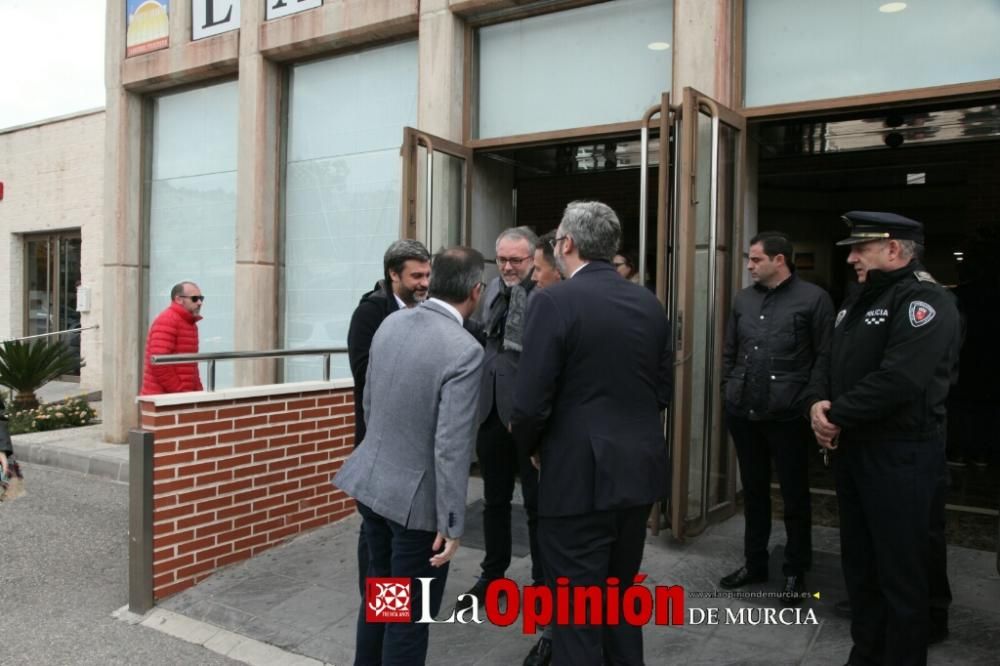 Familiares y amigos dan el último adiós a José Antonio Pujante en el tanatorio Lázaro de Lorca