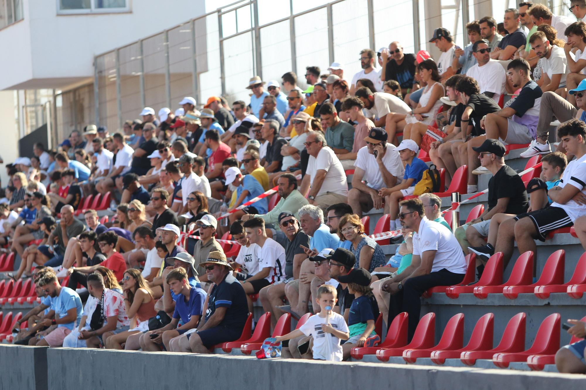 Las imágenes del partido entre la UD Ibiza y el Mallorca B.