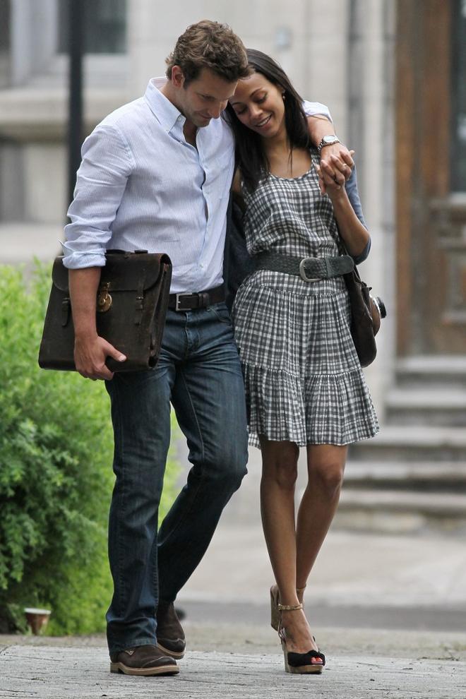 Bradley Cooper, junto a Zoe Saldana durante el rodaje de 'The Words' en 2011