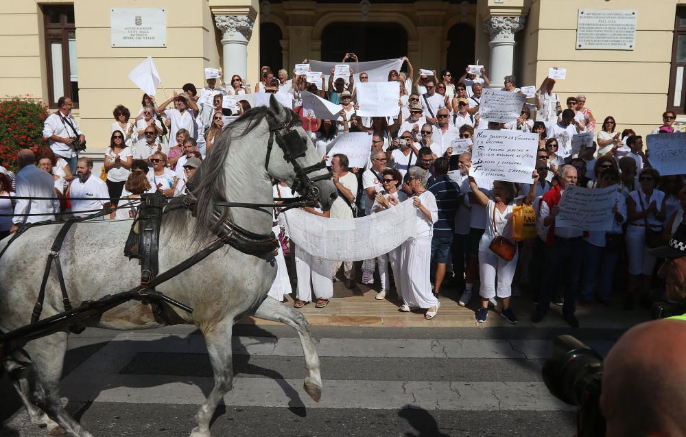 Concentración en Málaga por el diálogo entre el Gobierno y a la Generalitat