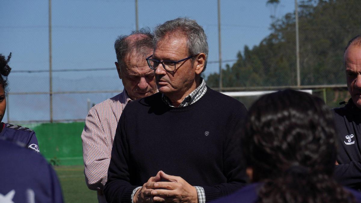 Sergio Batista, presente antes de que comenzara el entrenamiento.
