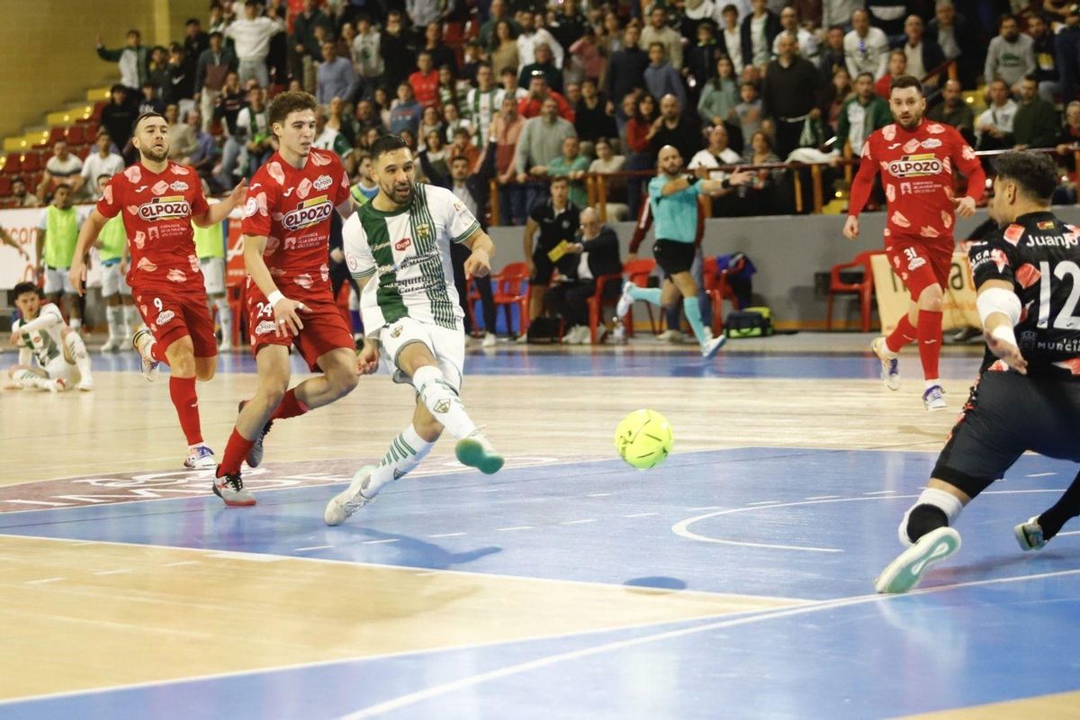 Acción del gol de Felipe Echavarría para sellar la victoria blanquiverde ante ElPozo Murcia.