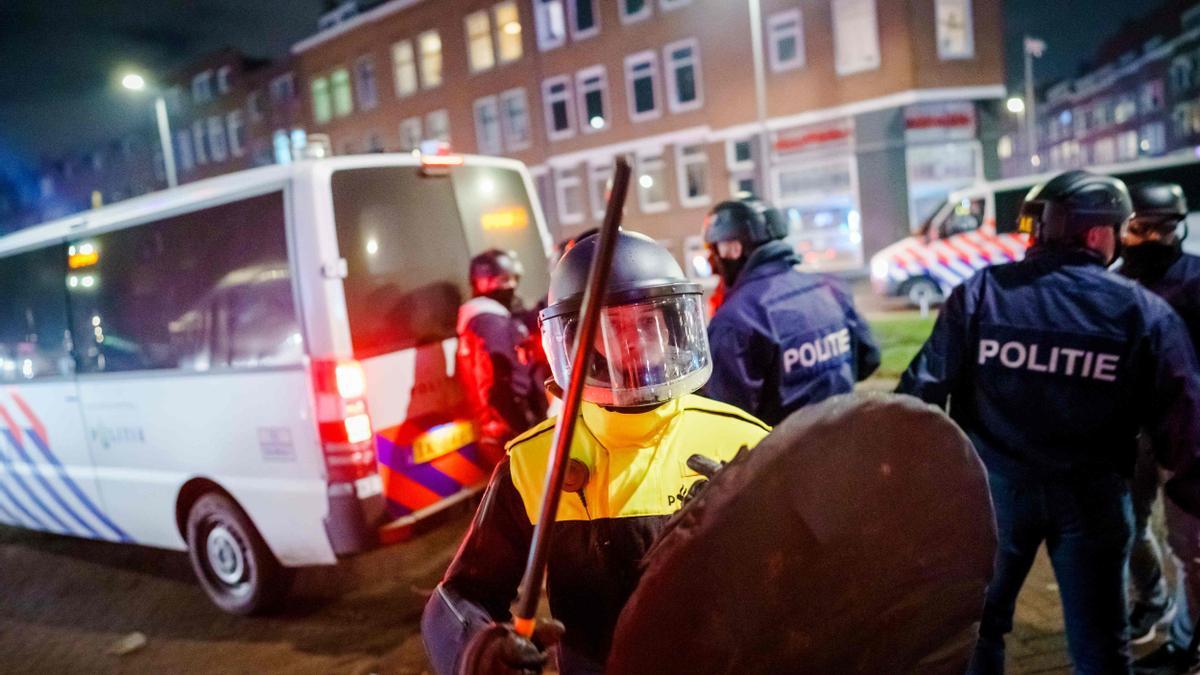Cuarta noche de disturbios en Holanda, foto de Rotterdam
