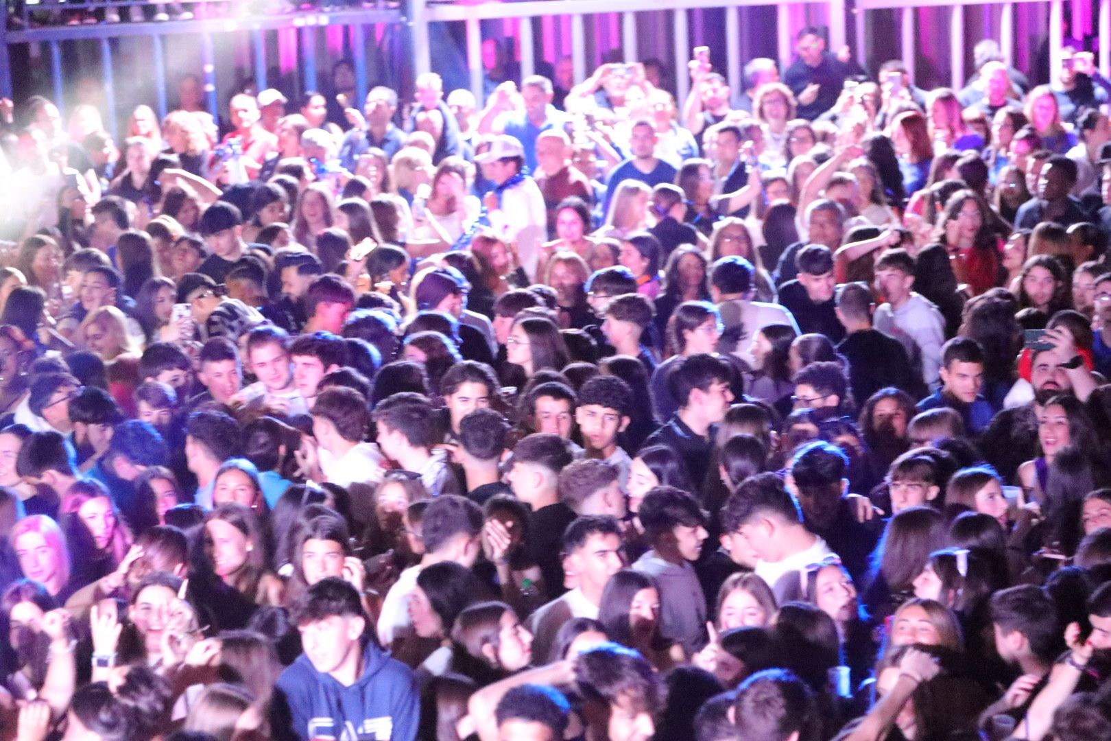 Galería de fotos: El Esclat de Festa inaugura por todo lo alto las fiestas de Almassora