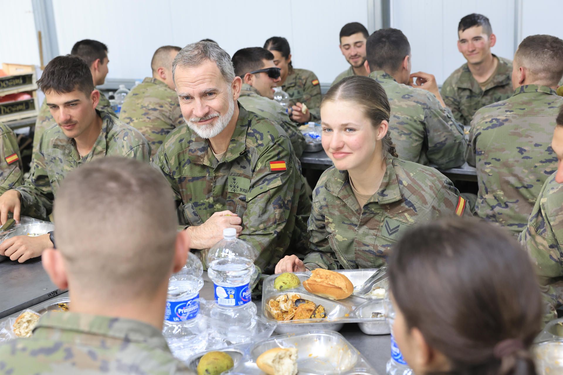 Así fue la visita de Felipe VI a San Gregorio para ver las maniobras de combate de la princesa Leonor