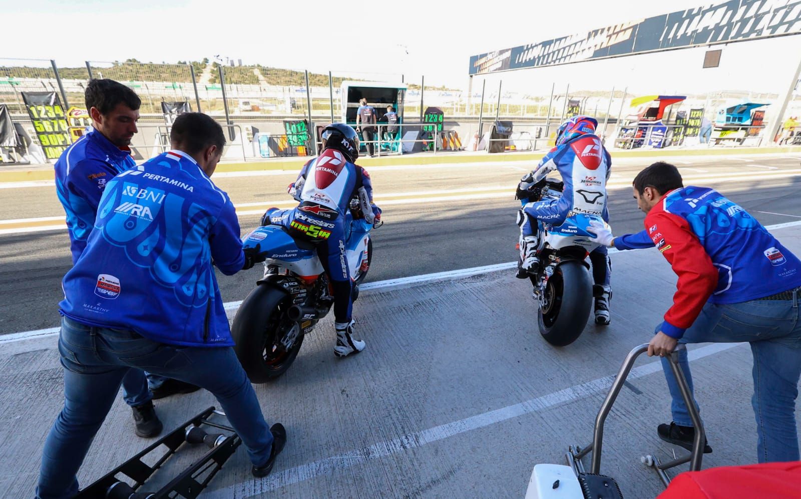 Jaume Masià entrenando antes de su debut en Moto2 en Cheste