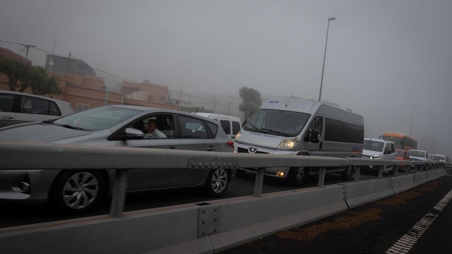 La fuerte niebla afecta a vuelos en el aeropuerto Tenerife Norte