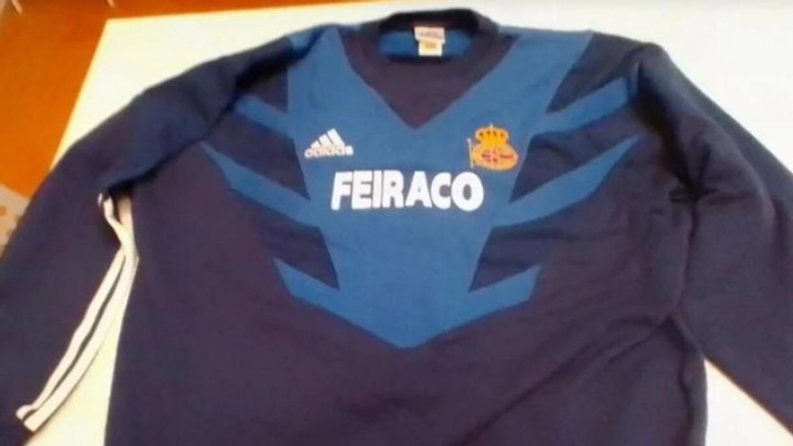 Un aficionado del Deportivo pierde una sudadera en Tenerife, intentan vendérsela por Wallapop y el vendedor desaparece tras pedirle más dinero