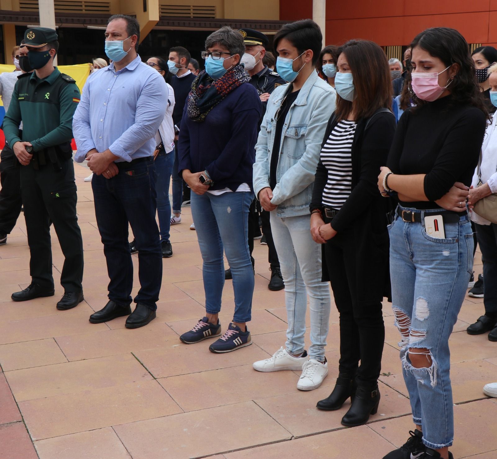 Los vecinos de El Campello despiden a la joven Camila