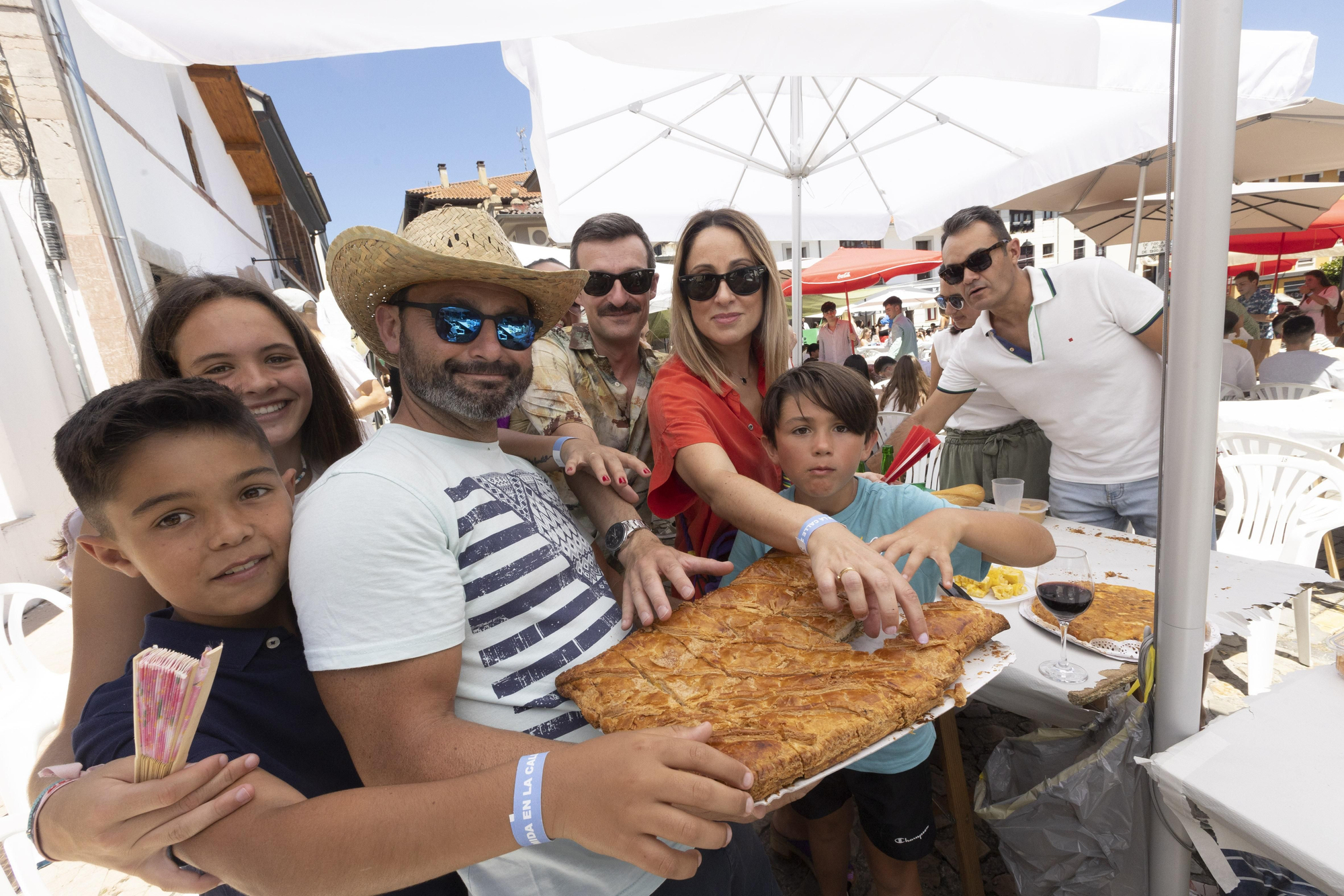 En imágenes: así fue la comida en la calle de Grado
