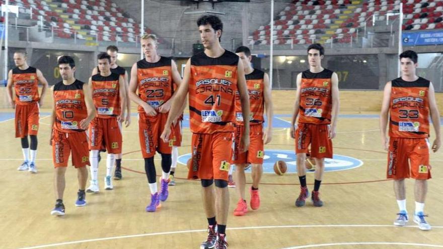 Sergio Olmos, en el medio, junto a sus compañeros en un entrenamiento en el Palacio.