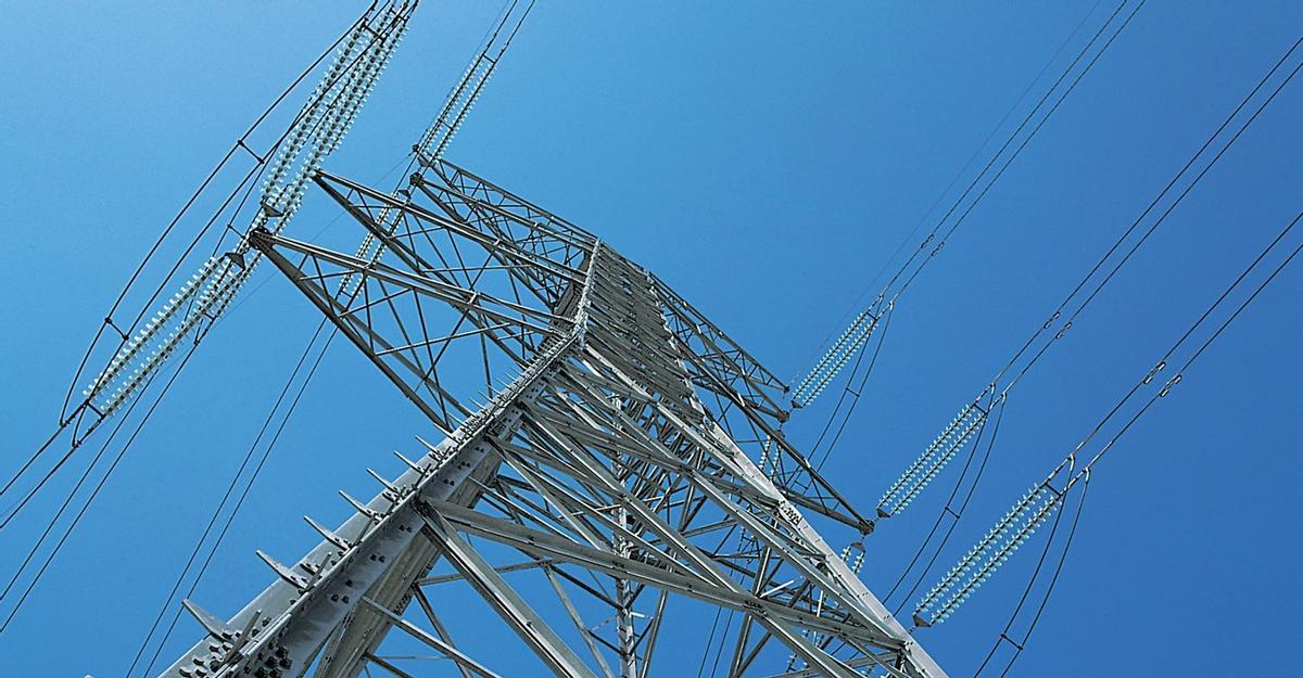 Torre de la red de transporte de electricidad. 