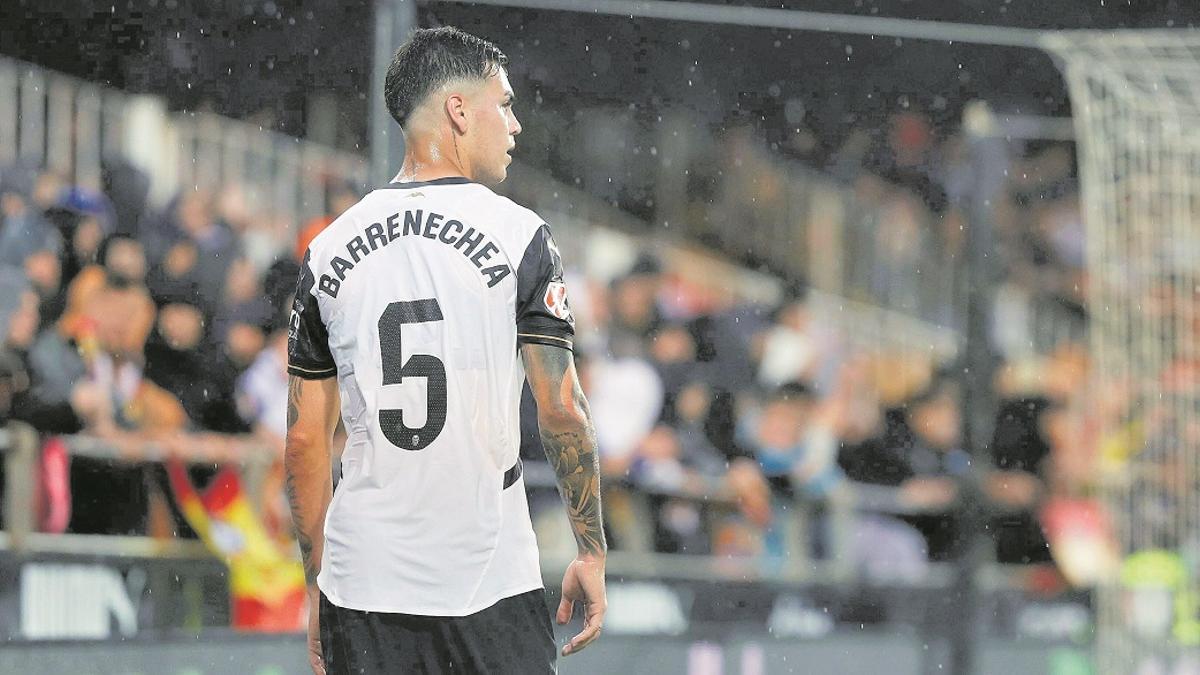 Enzo Barrenechea se ha convertido en uno de los pilares en el nuevo Valencia de Carlos Corberán.