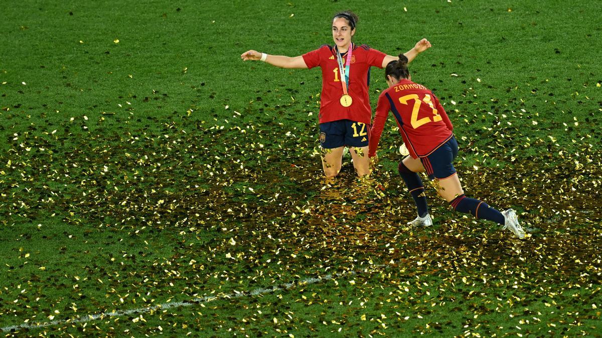  Oihane Hernández y Claudia Zornoza celebrando el triunfo en el Mundial  
