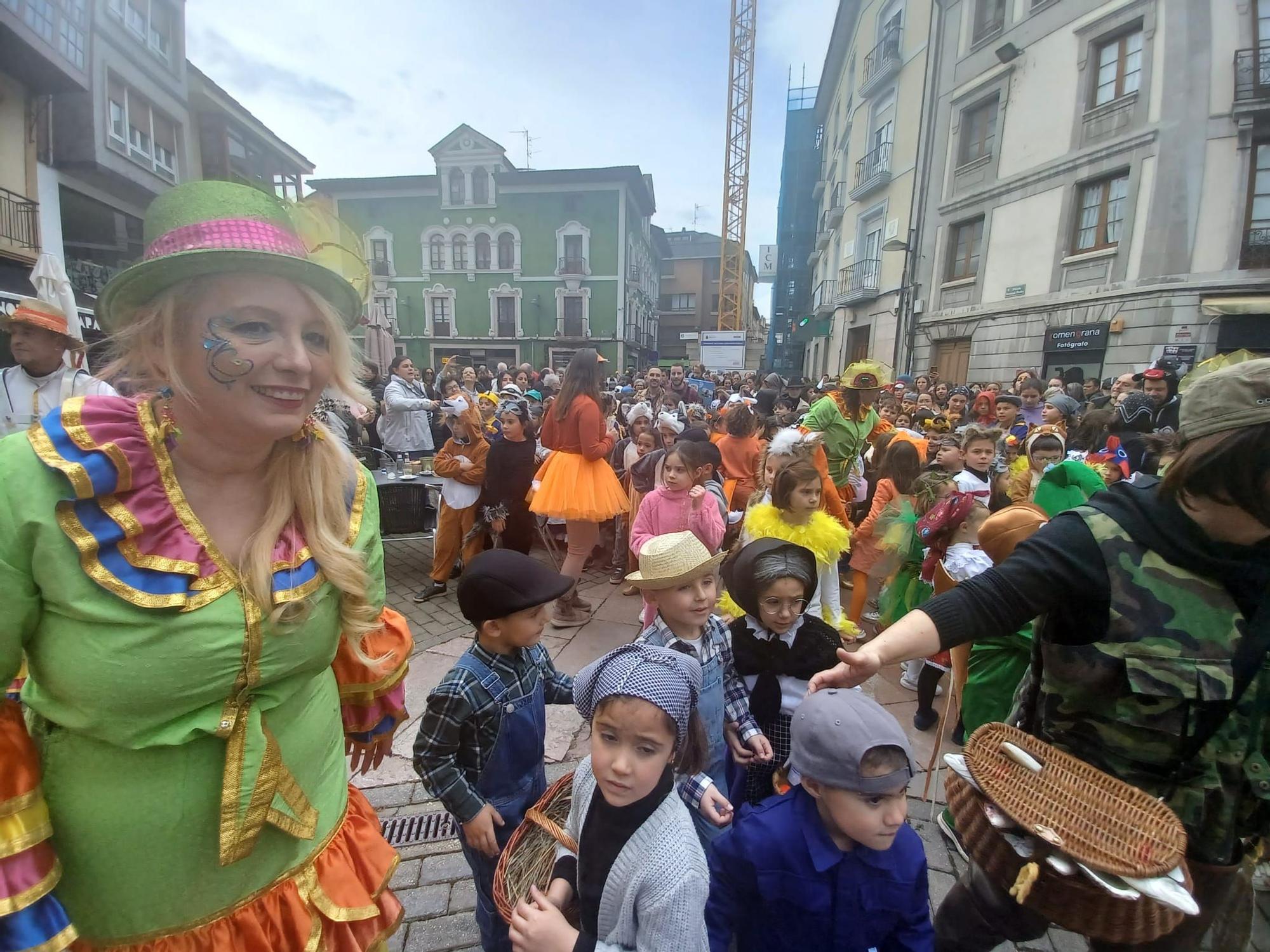 Grado es un gran Carnaval: así ha sido el multitudinario desfile del Virgen del Fresno