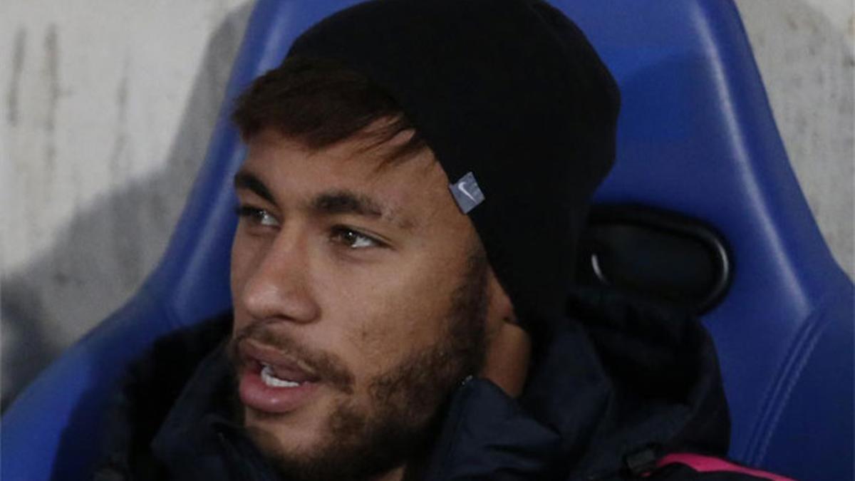 Neymar, en el banquillo de Nicosia