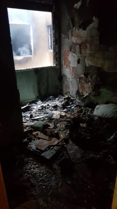 Cien vecinos desalojados por un incendio en una casa de Calp