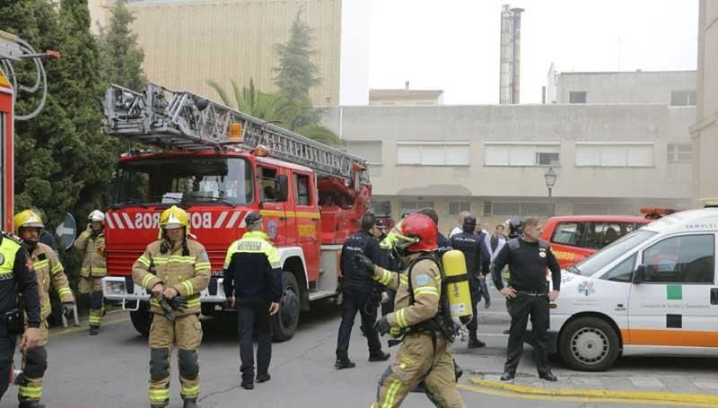 El incendio del hospital Virgen de la Montaña de Cáceres en imágenes