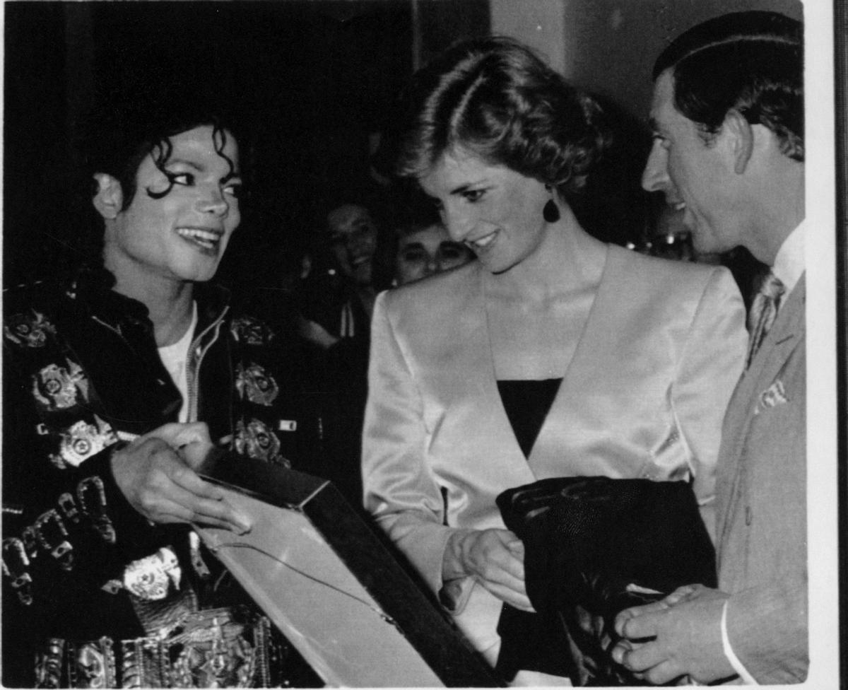 Príncipe Carlos de Inglaterra. MICHAEL JACKSON CON LOS PRINCIPES DE GALES 16/JUL/1988 EN WEMBLEY