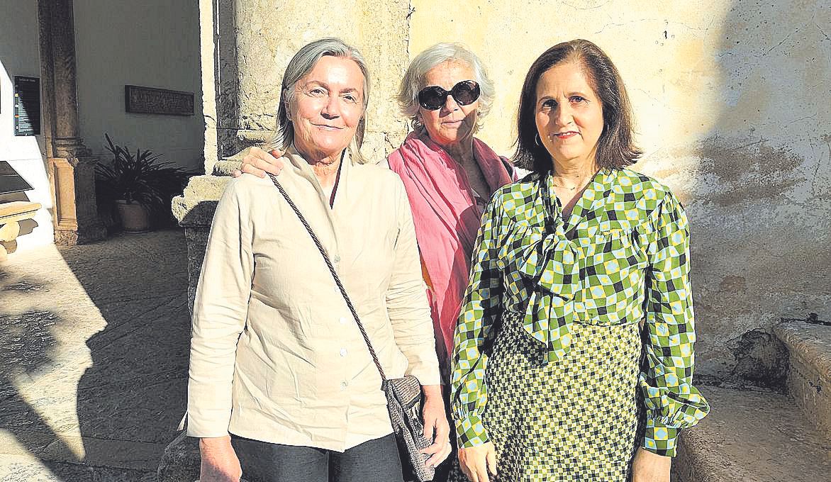 Reme Zaforteza, María Cabot y María Zaforteza.