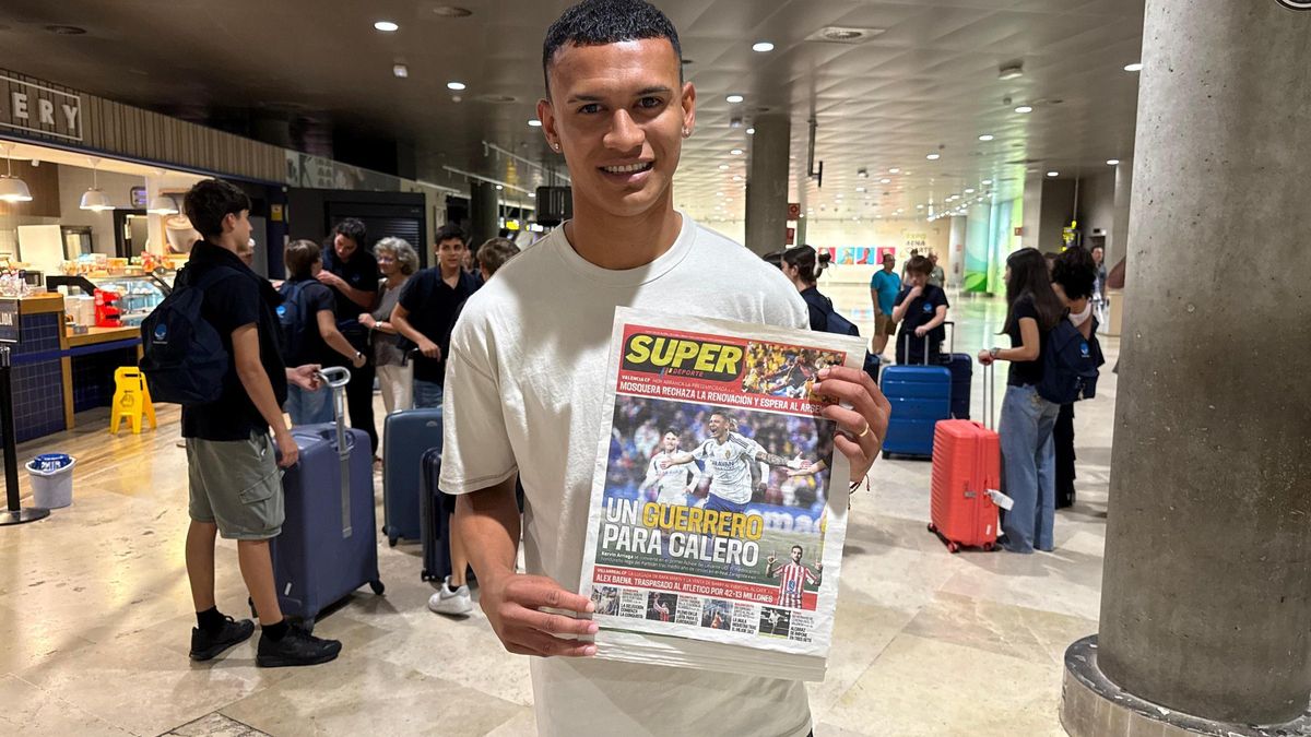 Arriaga, con el SUPER de su fichaje.